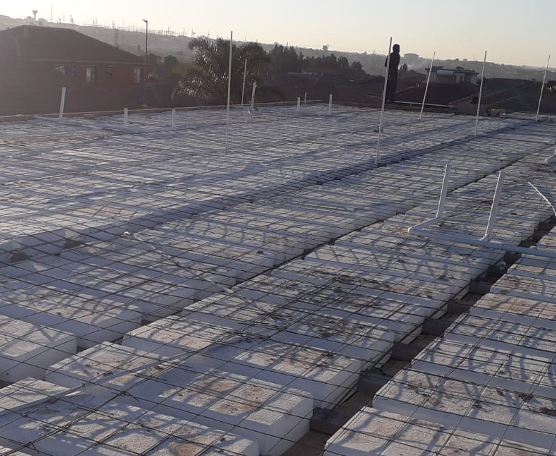 Rib and block being cast on a rooftop